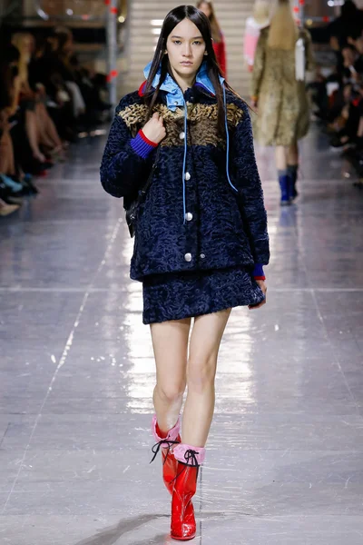 Look 19